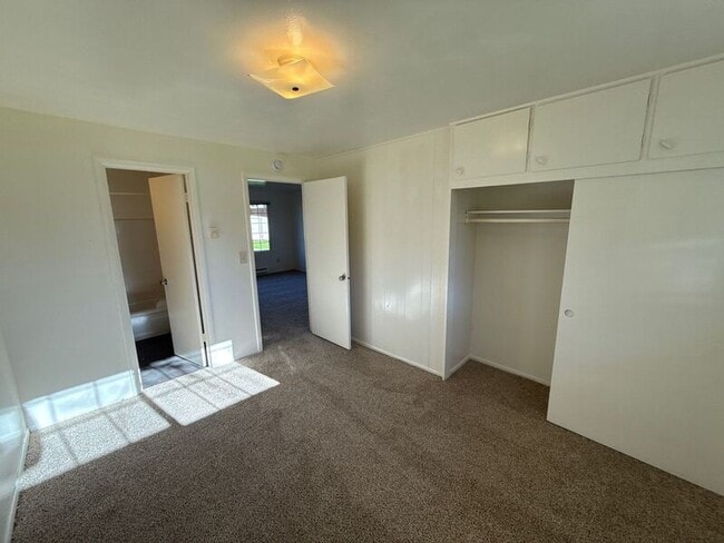 Building Photo - 580 Ford St SE