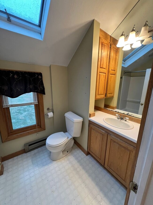 Building Photo - Beautiful, Single Family Colonial for Rent in Springfield!