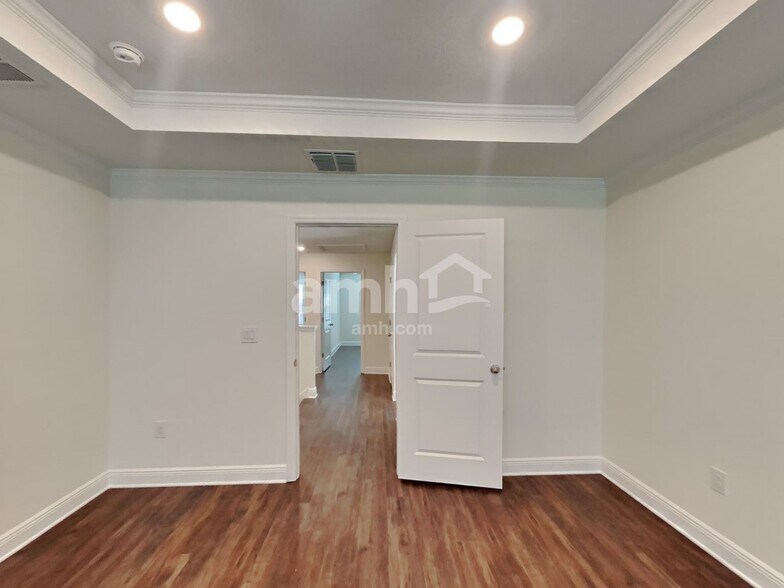 Building Photo - 27288 St Andrews Ave