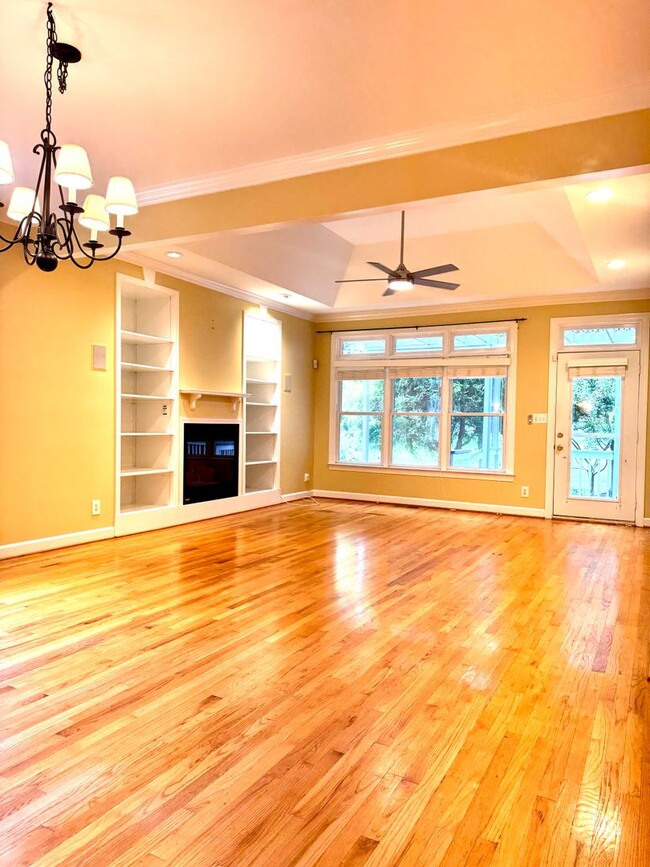 Building Photo - Gorgeous One Level Home in Chapel Hill