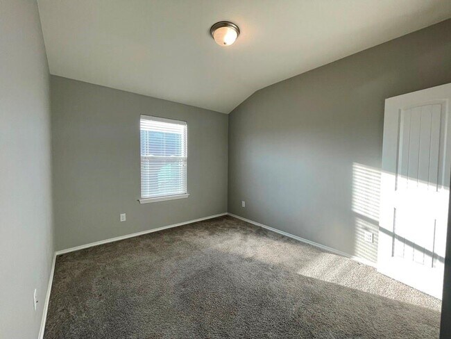 Building Photo - 16612 Brogan Ln