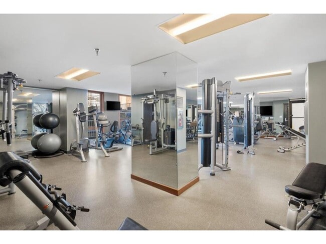 Building Photo - 433 S 7th St