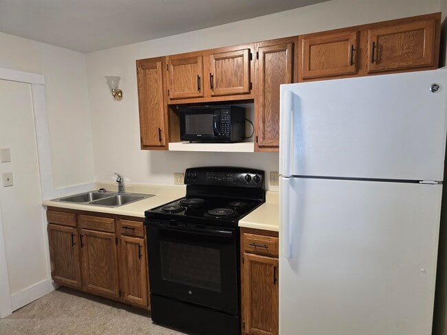 Building Photo - 147 Laurel St