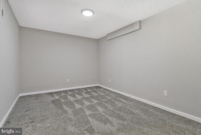 Building Photo - 9205 Midland Turn
