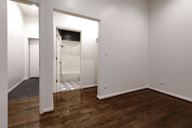 Building Photo - 2216 W Taylor St