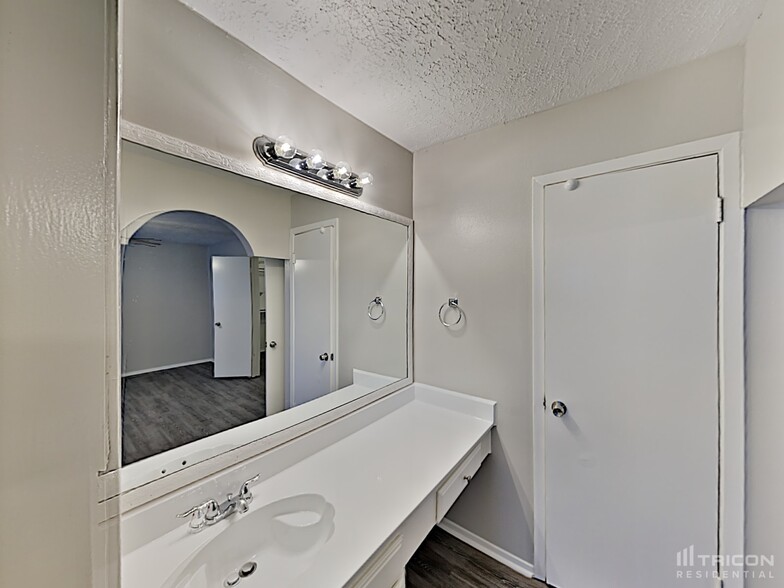 Building Photo - 120 WoodCrest Dr