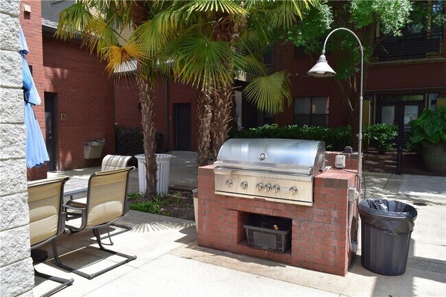 Building Photo - 400 17th St NW