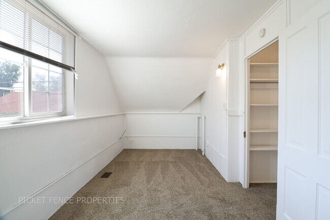 Building Photo - 1825 11th Ave