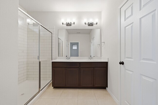 Building Photo - 8663 Cedardale Park Dr