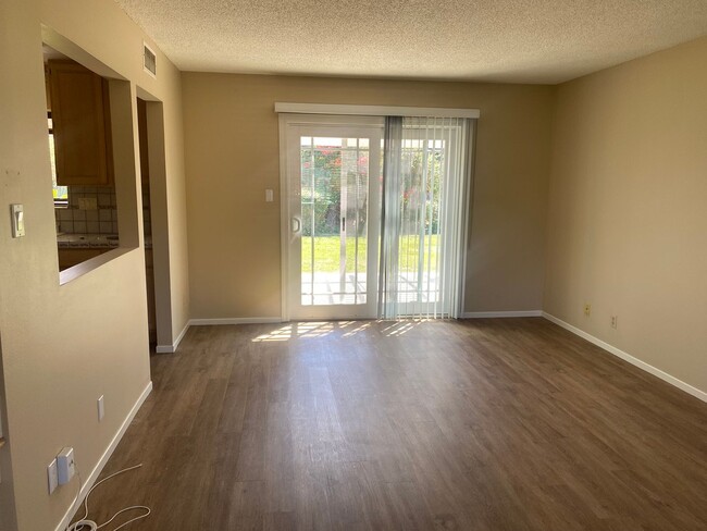 Building Photo - 2 story 4 bed, 2 bath home with yard