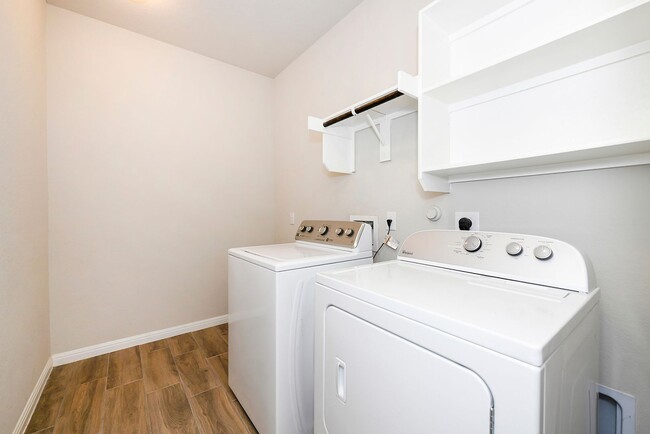 Building Photo - Move-In Special! Enjoy 2 Weeks Free Rent o...