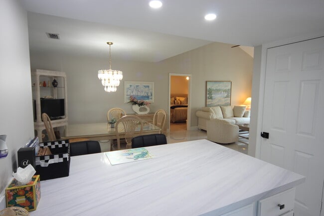 Building Photo - 270 Bella Vista Ct N