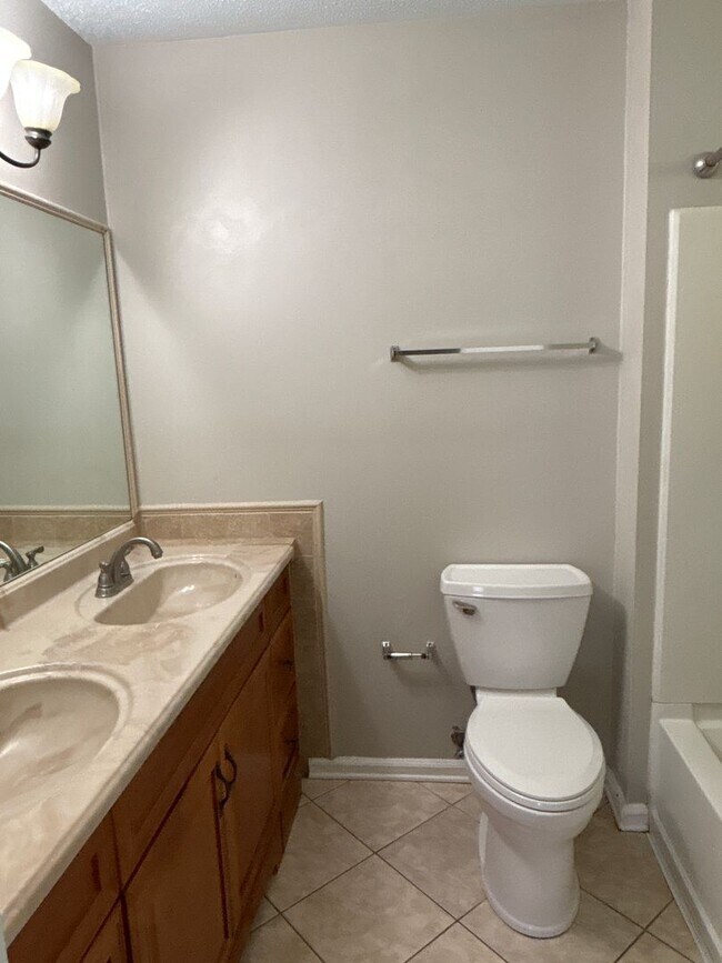 Building Photo - 1313 Crossgate Ct