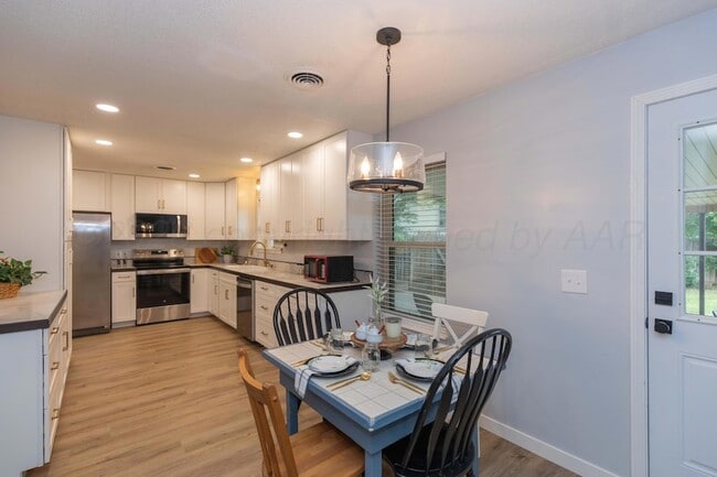 Building Photo - 3301 Palmetto Trail