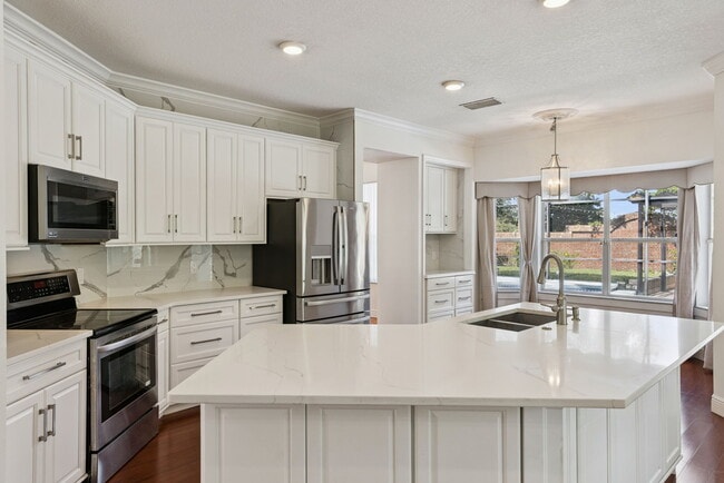 Building Photo - 4920 Hook Hollow Cir