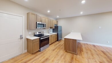 Building Photo - 100 Revere St