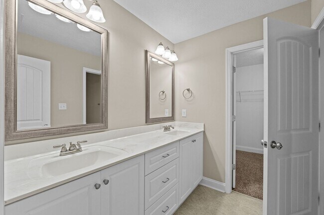 Building Photo - 473 Riley Ln