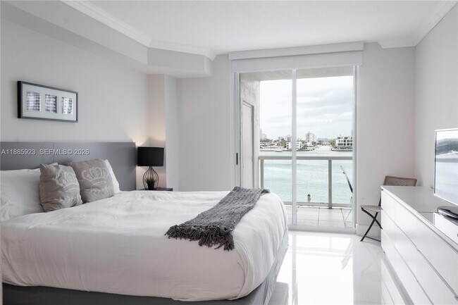 Building Photo - 17050 N Bay Rd