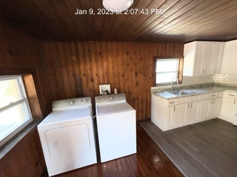 Building Photo - 719 Fern St