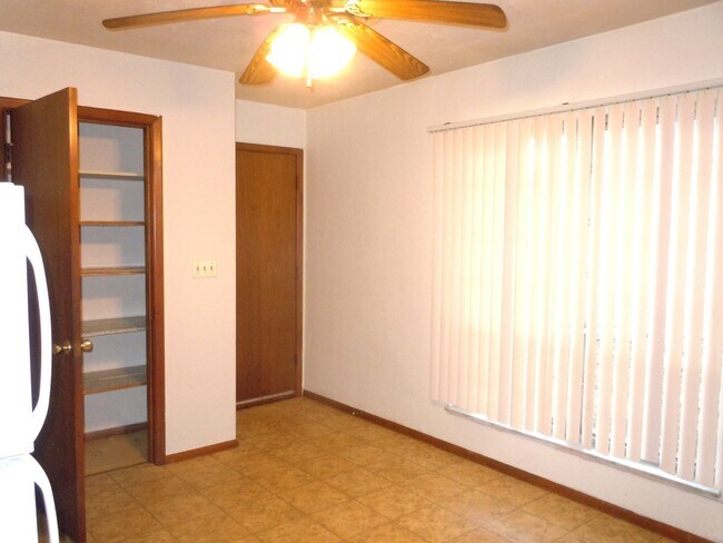 Building Photo - 831 Strong