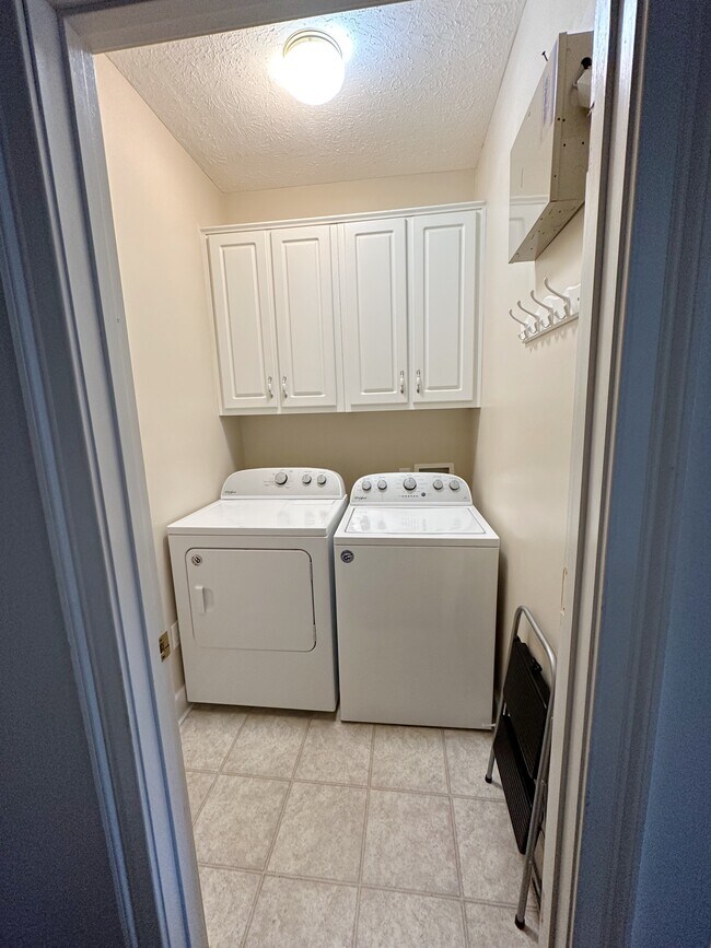 Building Photo - 5004 Hunter Ln