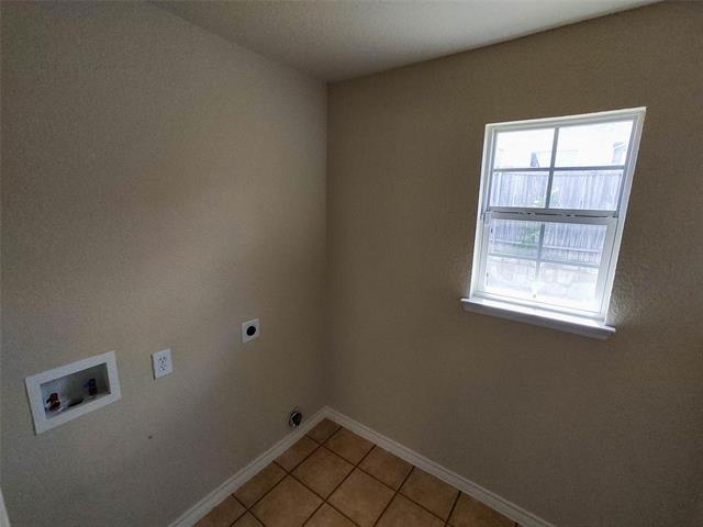 Building Photo - 5213 Mirror Lake Dr