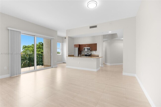 Building Photo - 20000 E Country Club Dr