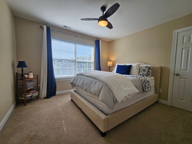 Building Photo - GRASSFIELD - Lauren's Cove
