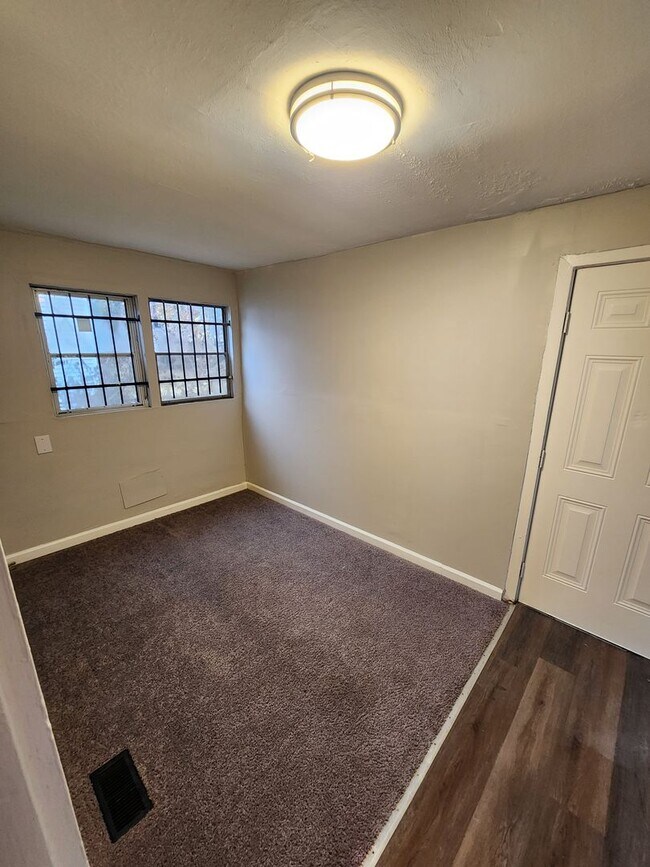 Building Photo - Freshly painted 2 bedroom 1 bath with a detached garage!