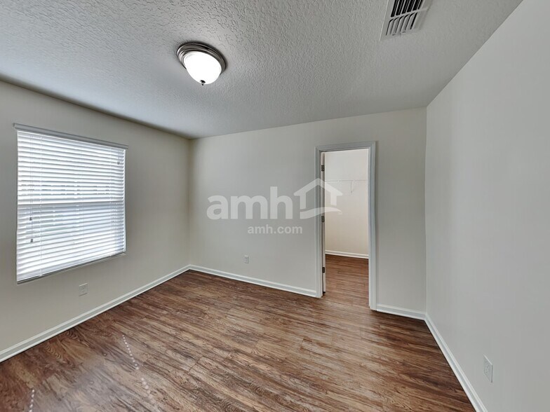 Building Photo - 205 W Jayce Wy