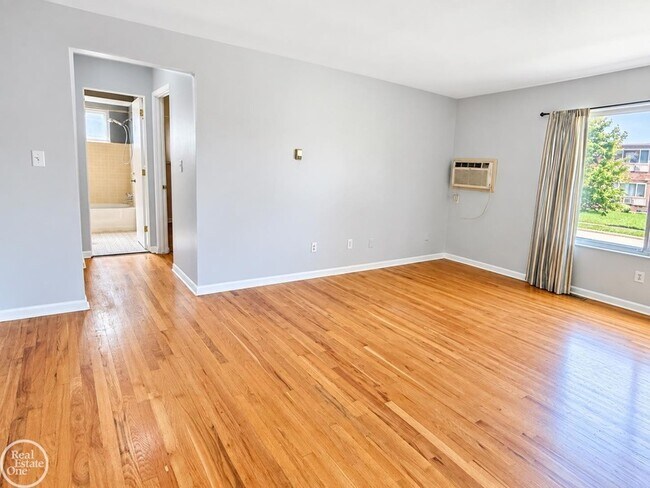 Building Photo - 4840 Briarwood Ave