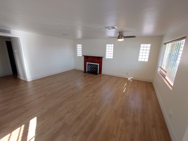 Living room - 5946 W Myrtle Ave