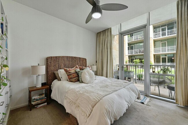 Building Photo - Prime Location, Luxurious Living!