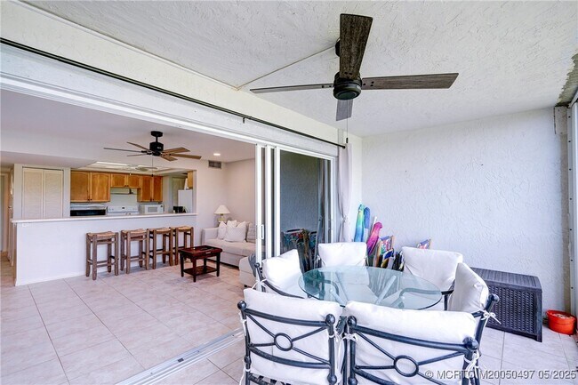 Building Photo - 5539 NE Gulfstream Way
