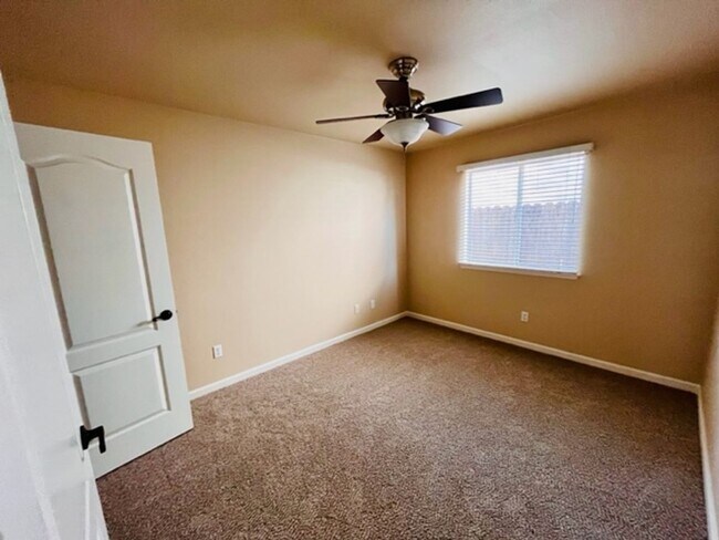 Building Photo - $2,495 Maple & Behymer, 3 Bedroom Home - N...