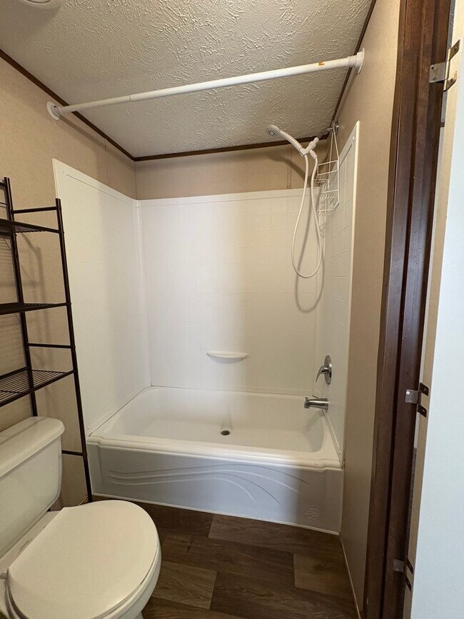 Building Photo - Nice 3 bedroom/2 bathroom mobile home located in Willow Oak Park in Keithville!