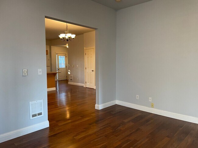 Building Photo - M1614 #1-3