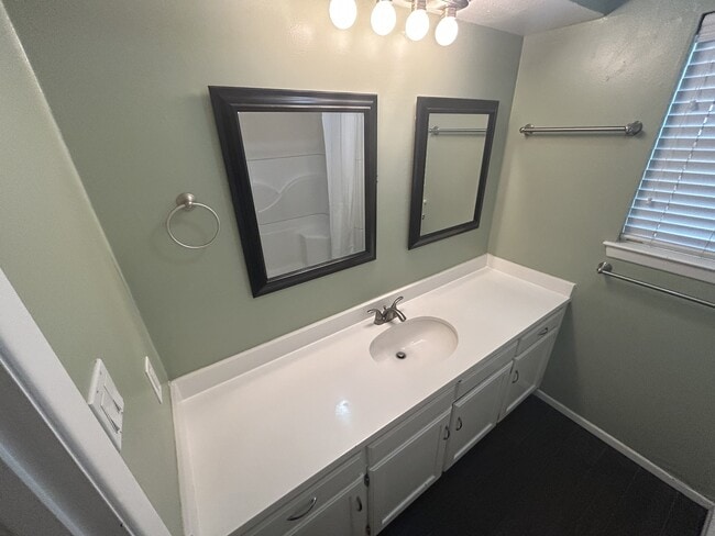 Building Photo - 3701 Moselle Dr