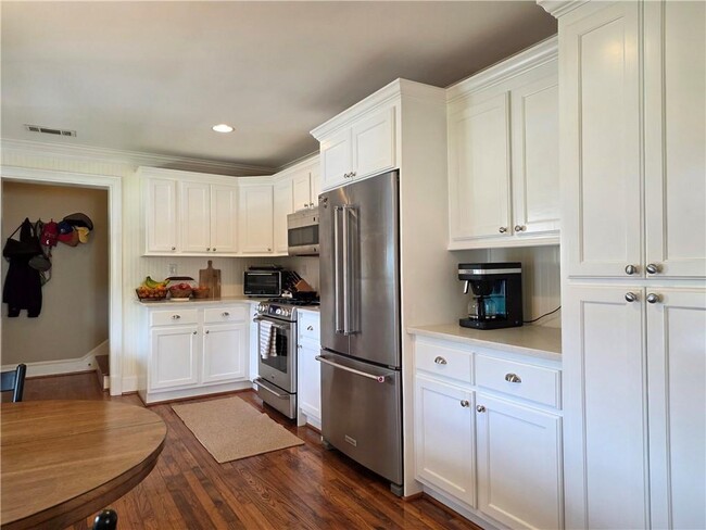 Building Photo - 2076 Anderson Dr SE