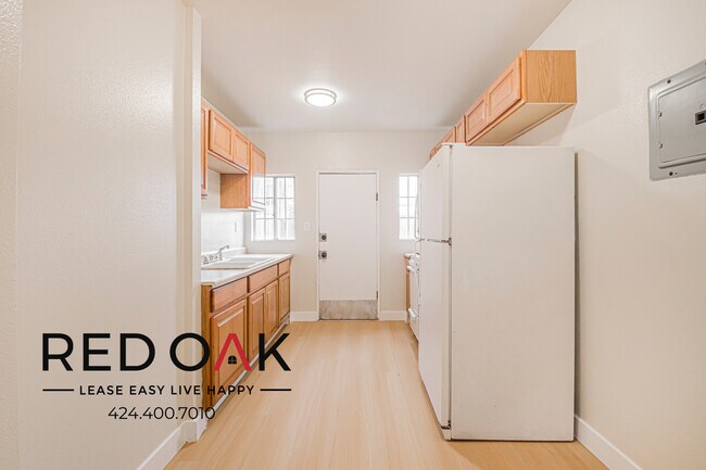 Building Photo - 638 E 82nd St