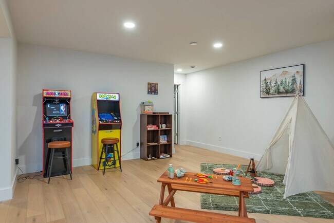 Building Photo - 41 Little Forest Dr