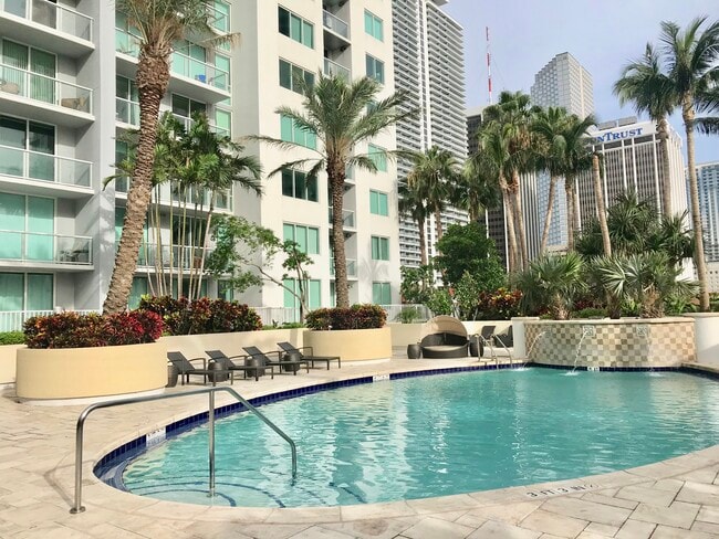 Building Photo - 253 NE 2nd St