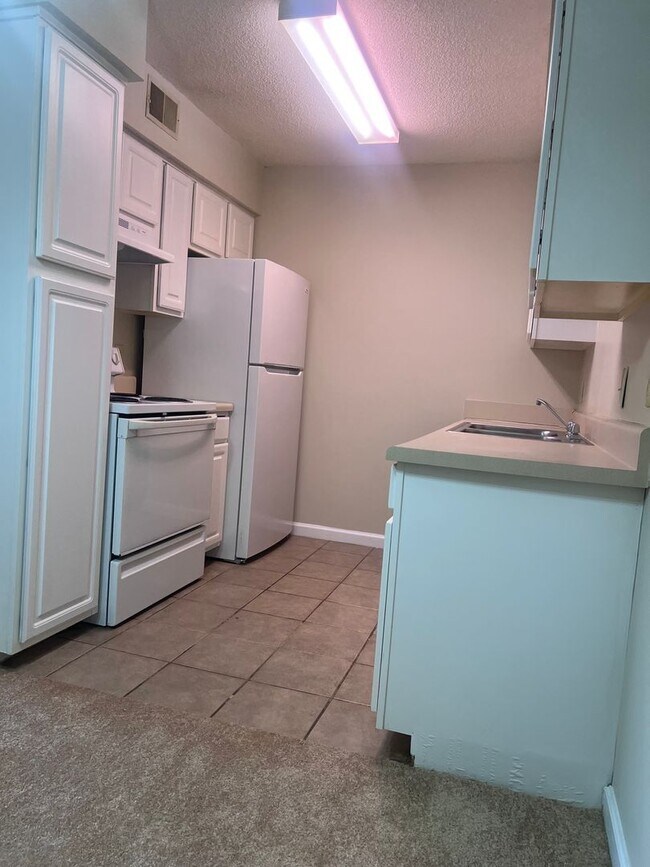 Building Photo - bg1024