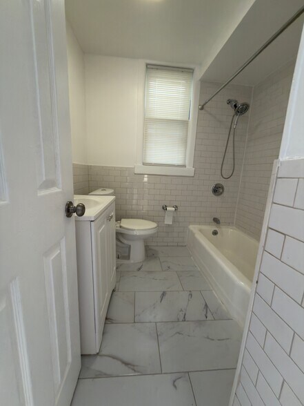 Building Photo - 276 Winfield Ave