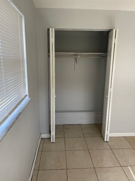 Building Photo - 548 NW 2nd Way