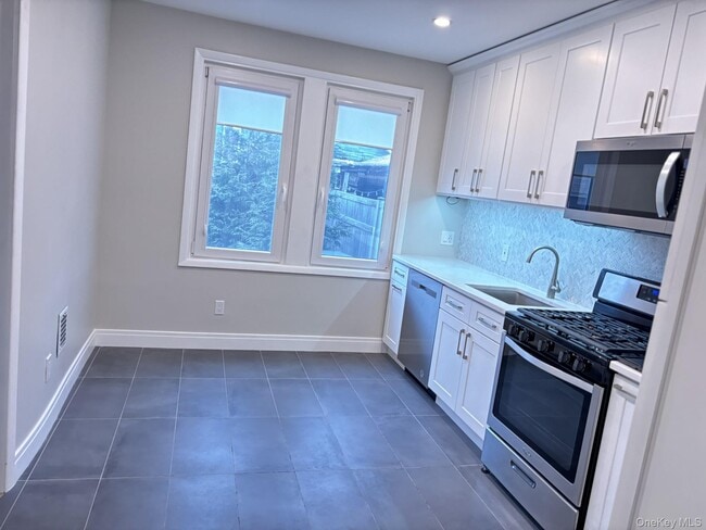 Building Photo - 59-37 57th Dr