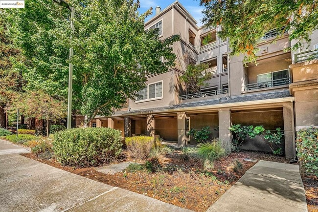 Building Photo - 180 Caldecott Ln