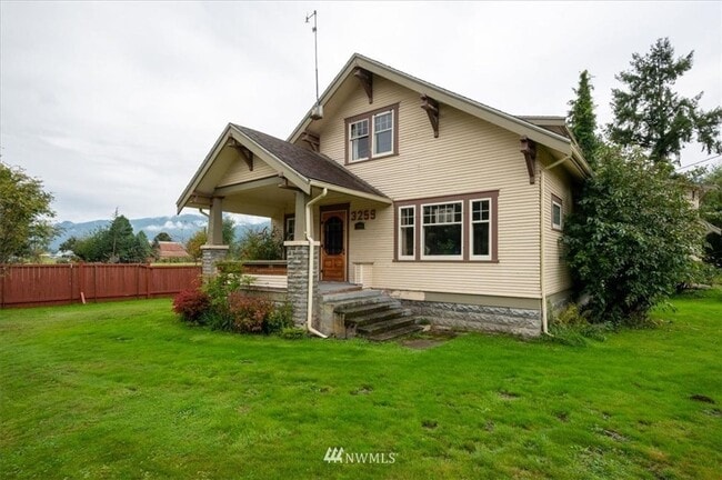 Primary Photo - 3 Bedroom 1800 sq ft Cute Farm House with ...