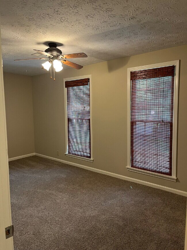 Building Photo - "Charming 2-Bed, 2.5-Bath Townhouse Retreat in Nashville - 1,242 Sq. Ft. of Comfort!" Lawn Care I...
