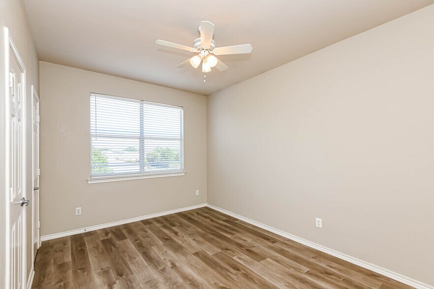 Building Photo - 6216 Melanie Dr
